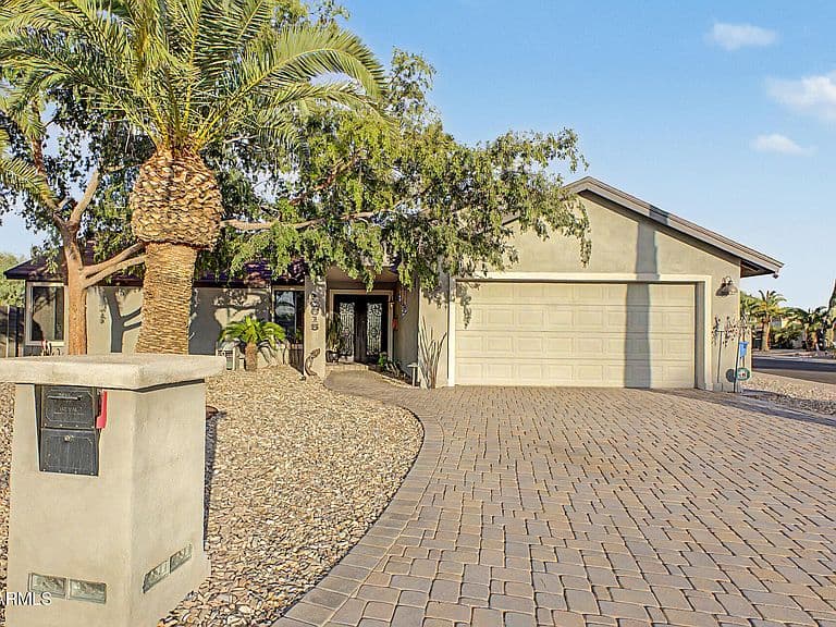 12615 N 38TH Place photo 5