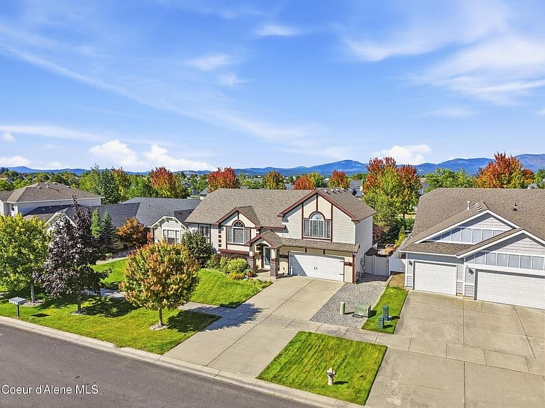 1484 E Bobwhite Ln photo 2