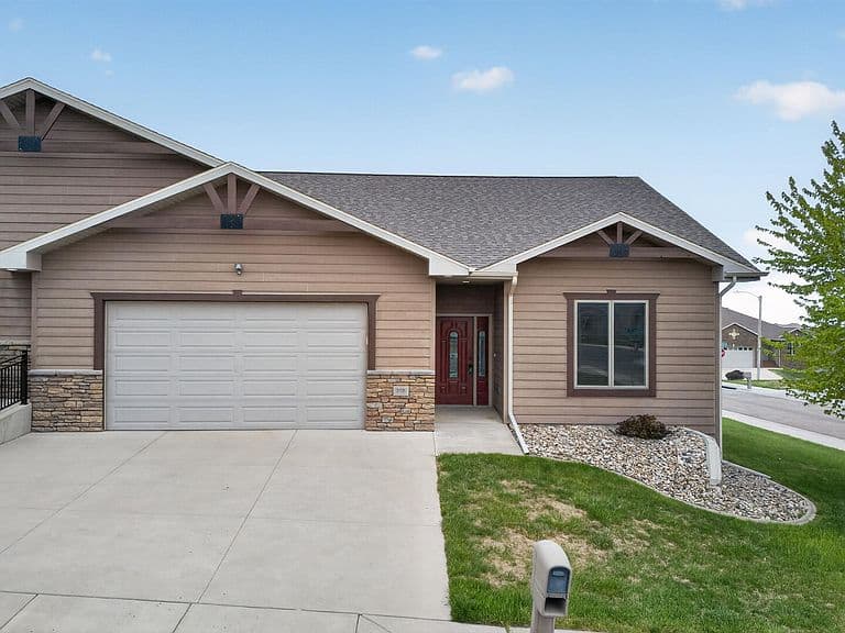 310 Dunbar Ct photo 1