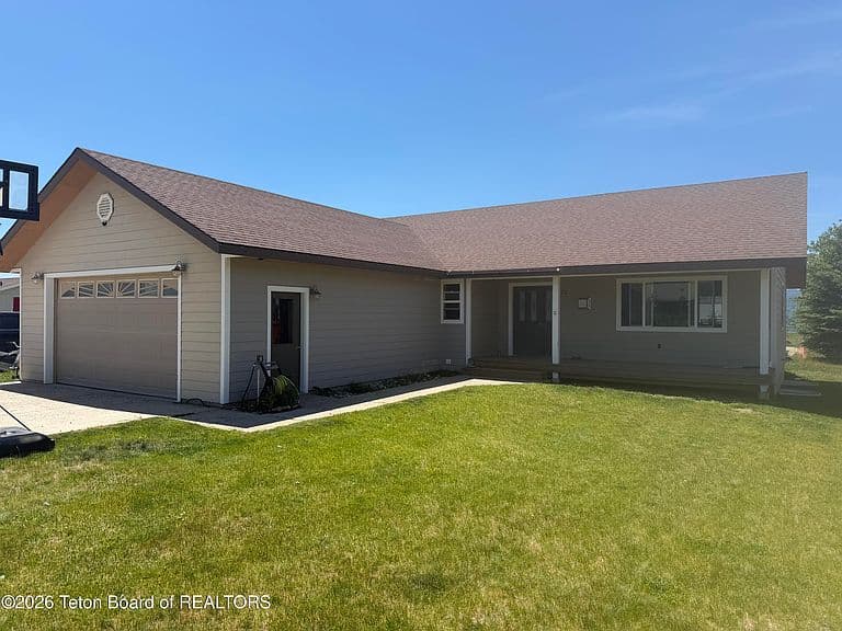 170 Lilac Dr photo 1