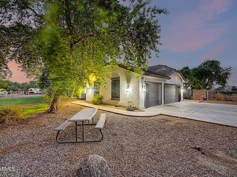 38816 N KENNEDY Drive photo 5