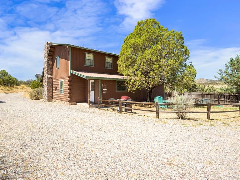1490 Highway 83 photo 5