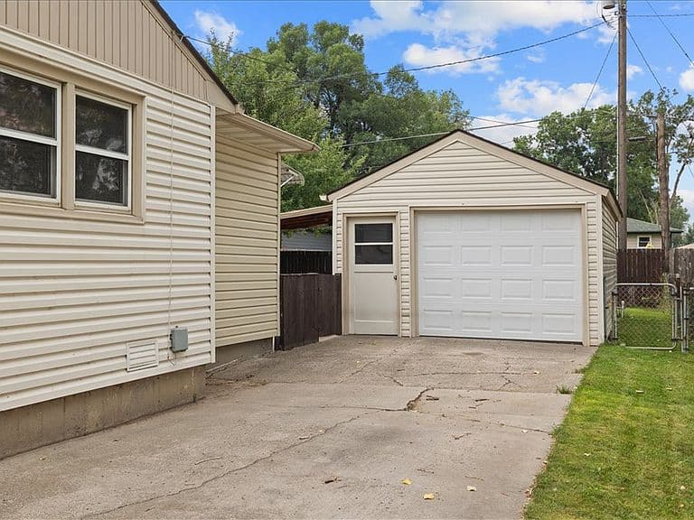 4542 Ryan Ave photo 3