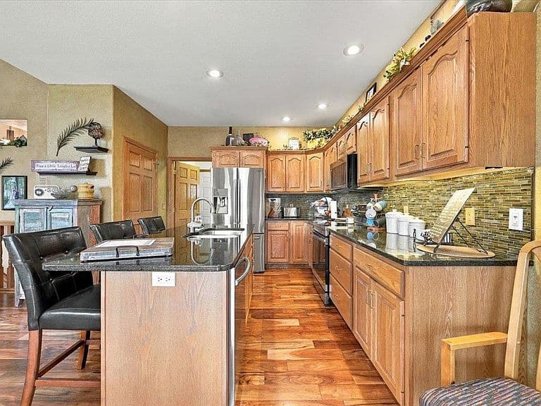 1000 Alta Vista Dr photo 4