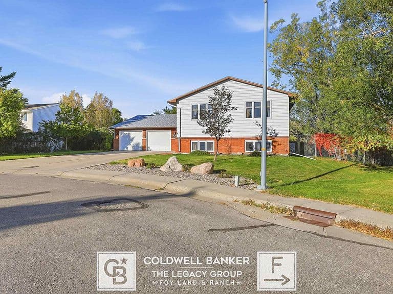 4900 Yesness Ct photo 2