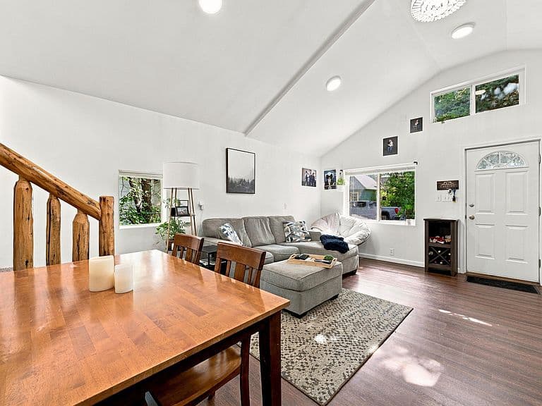 1012 N Gould St photo 5