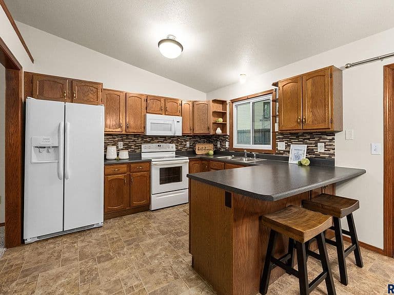 705 N Montgomery Ct photo 2