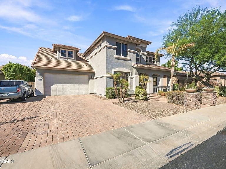 2754 E PARKVIEW Drive photo 4