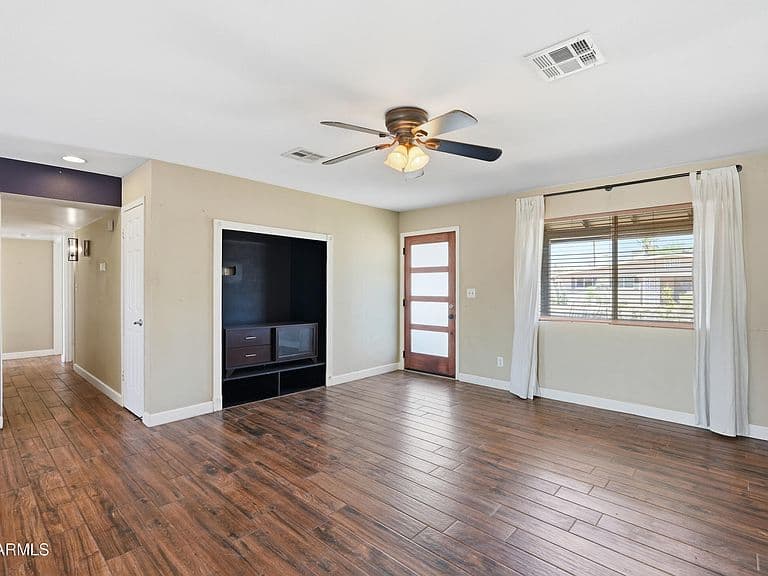 1239 W ELNA RAE Street photo 5