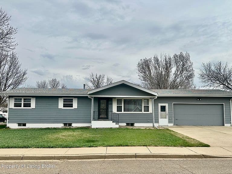 687 Custer St photo 1