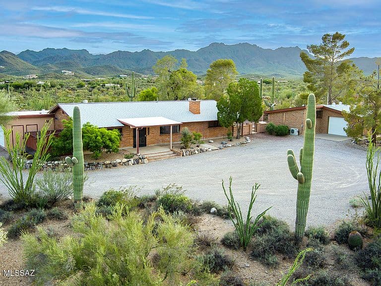 3825 N Camino De Oeste photo 3