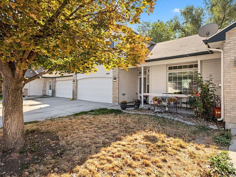 1809 W Eaglecrest Dr photo 4