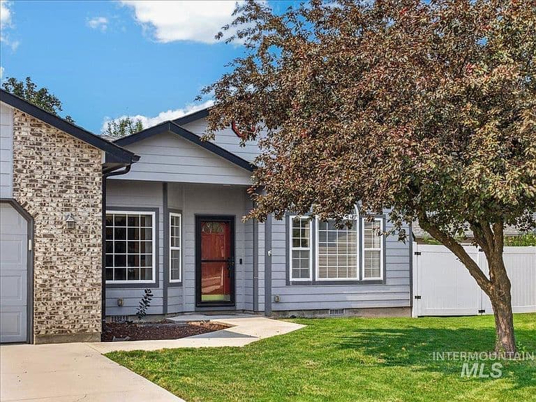 2829 N Valam Ave photo 5