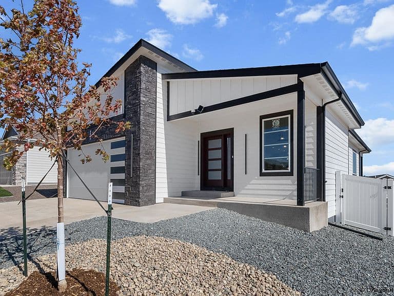 4047 Saddleback Ln photo 2