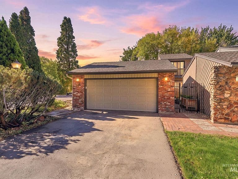 7255 W Cascade Dr photo 1