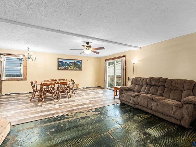 3117 S Lake Ave photo 3
