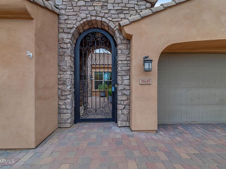 18245 W THISTLE LANDING Drive photo 4