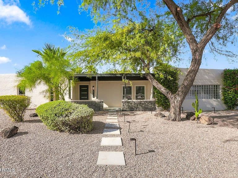 6748 E DREYFUS Avenue photo 1