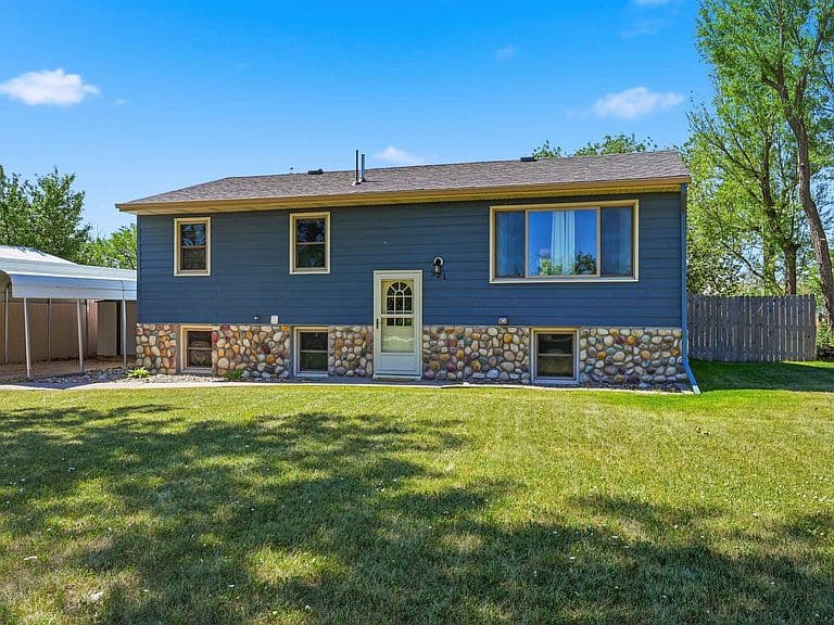 321 Circle Dr photo 2