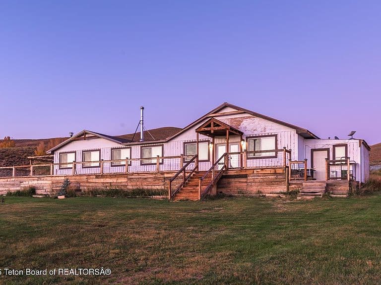 1051 Bailey Loop photo 1