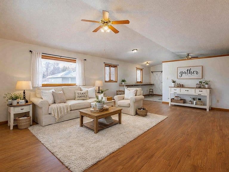 2713 Cougar Ave photo 2