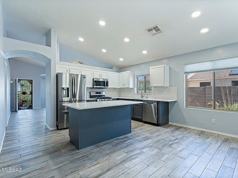 8698 N Joanna Dr photo 2