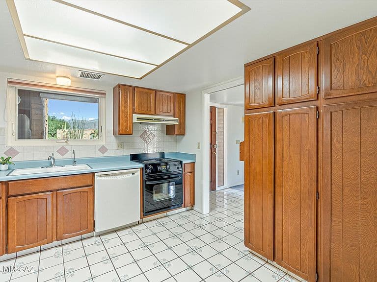 2550 North Ave photo 5