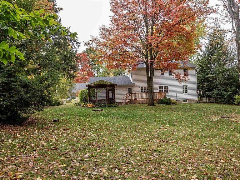 34 Imperial Drive photo 4