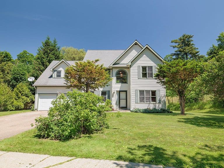 72 Morrill Drive photo 1