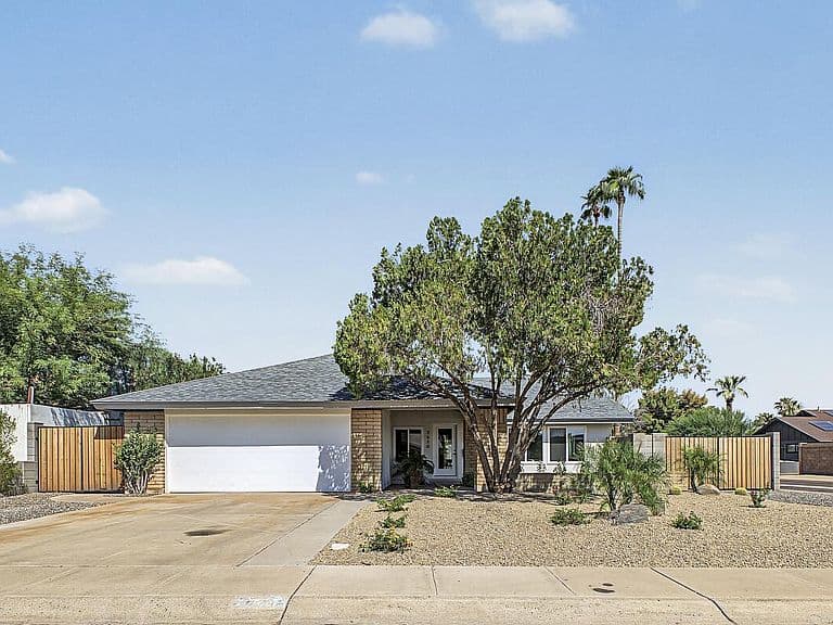 2610 E SYLVIA Street photo 1