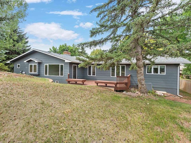 610 Fairlawn Dr photo 2
