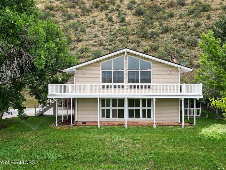 870 Sky View Ln photo 1