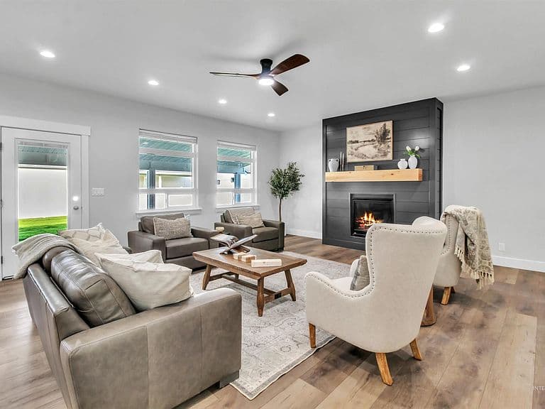 810 Snake River Dr photo 3