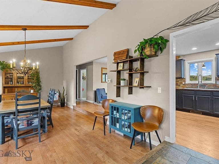 1517 Bluebird Ln photo 2