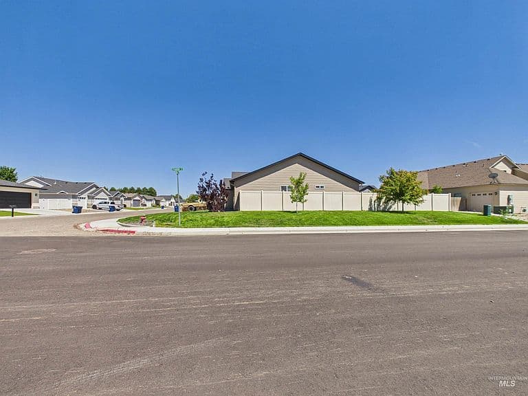 1019 Cooper St photo 3