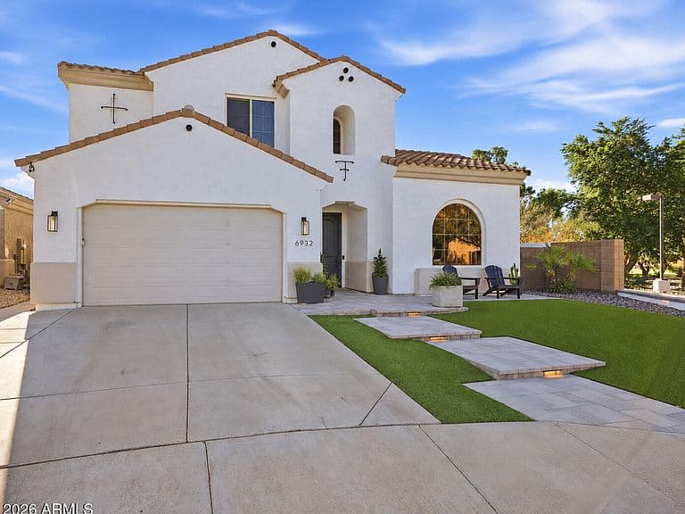 6932 S BLACK HILLS Way photo 3