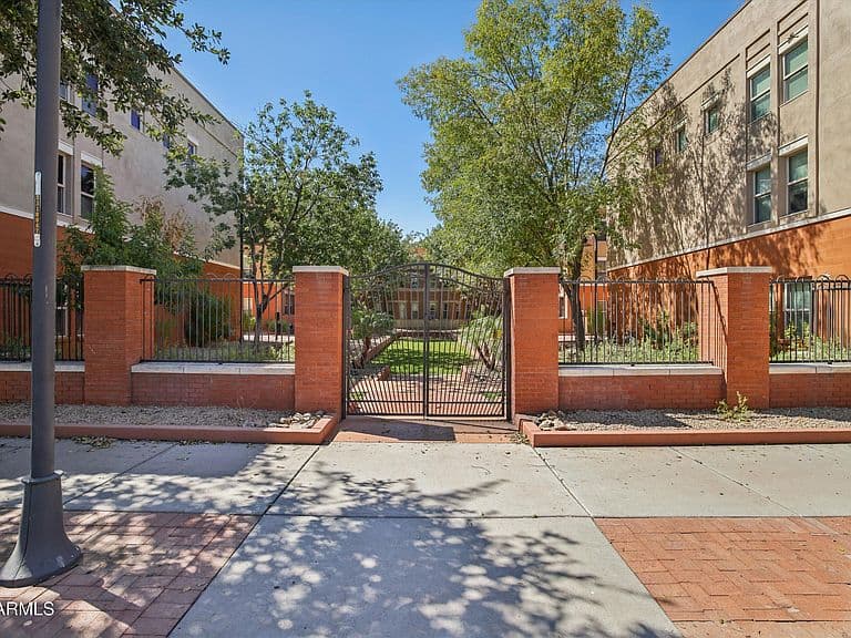 543 W 6TH Street photo 1