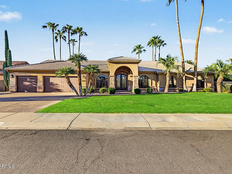 8678 E WINDROSE Drive photo 1