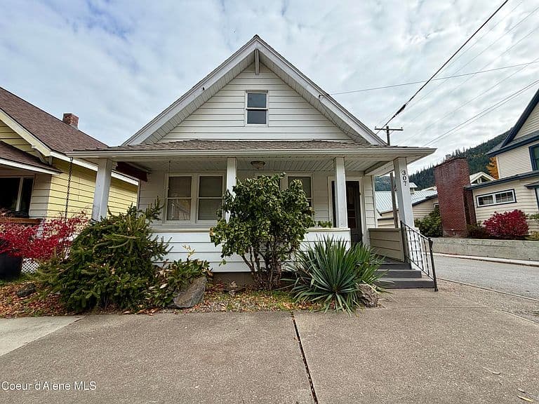 307 3rd St photo 2