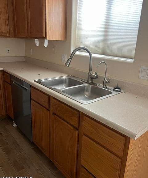 2719 E WINDSOR Avenue photo 4