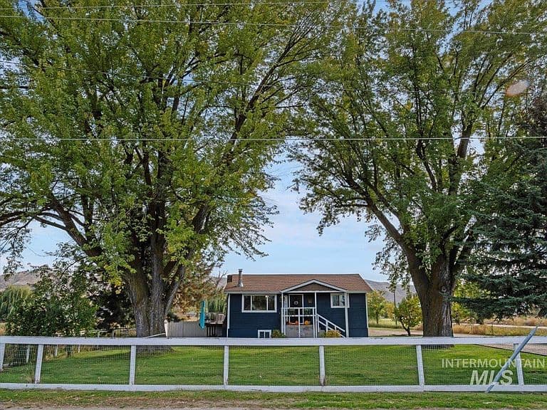 575 W Sales Yard Rd photo 4