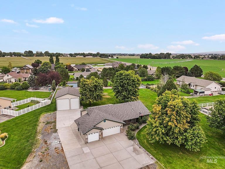 456 Sunridge Dr photo 2