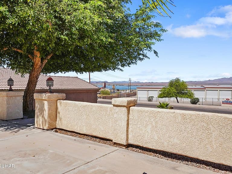 1606 Kiowa Ave photo 2