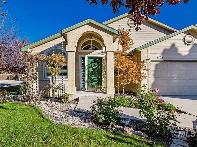 4154 E Driftwood Dr photo 2