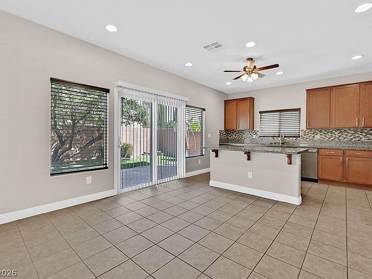 10656 Snow Lake St photo 5