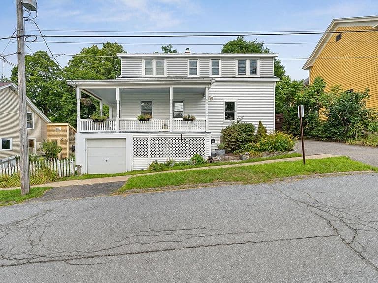 18 North Maple Street photo 1