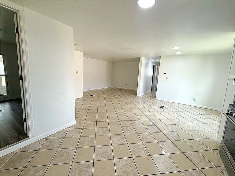 12 Golden Butte Dr photo 4