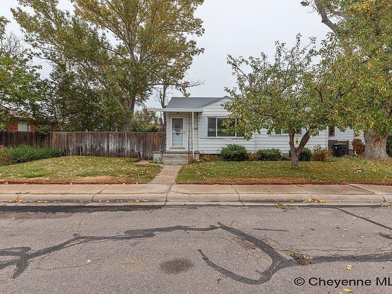2604 E 11th St photo 1