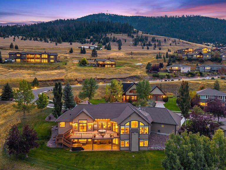701 Spanish Peaks Dr photo 2
