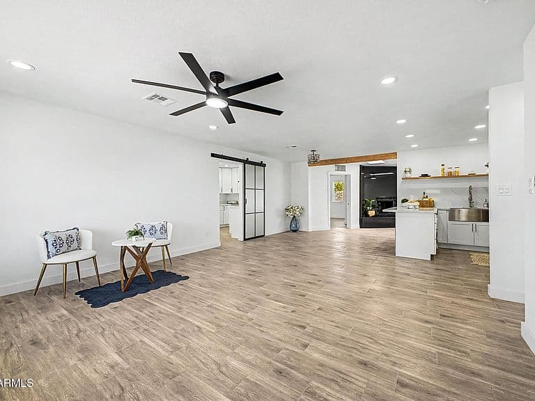 7384 W BERYL Avenue photo 3